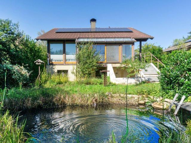 Sonnig wohnen, naturverbunden leben: Traumgarten, Schwimmteich, PV Anlage