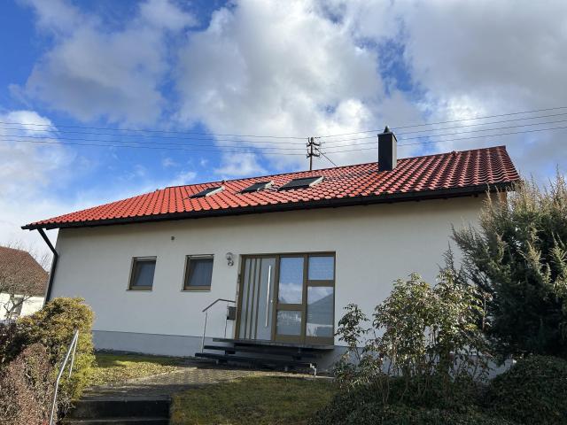 Sonnig und ruhig gelegenes 2 Familienhaus