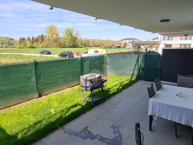 SONNIGE MODERNE GARTENWOHNUNG