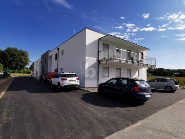 SONNIGE MODERNE GARTENWOHNUNG