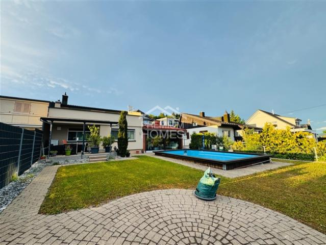 Sonnige Oase mit Pool, Wintergarten & Weitsicht