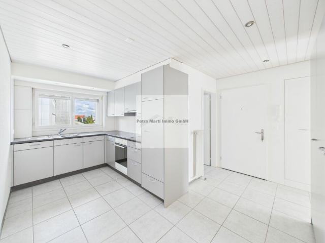 Sonnige attraktive 3 1/2 Zi Wohnung im 3. Stock