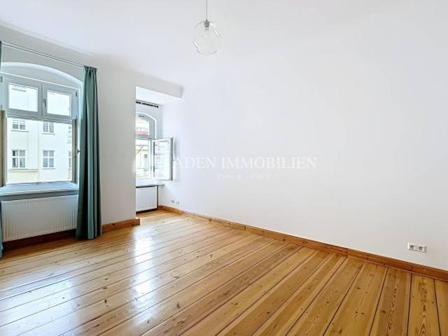 Sonnige, attraktive 2 Zimmer Altbau Wohnung in Siemensstadt
