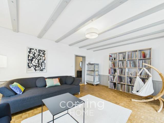 Lichtdurchflutete Altbau Perle: 4.5 Zimmer mit Giltsteinofen und grosszügigem Garten
