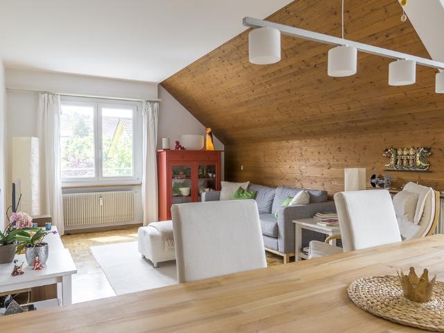 Sonnige Dachwohnung mit Charme