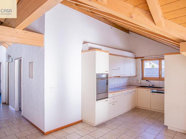 Sonnige Dachwohnung mit perfekter Anbindung Richtung Thun