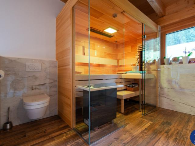 Sonnige Dachgeschosswohnung mit Sauna in Brandenberg zu kaufen