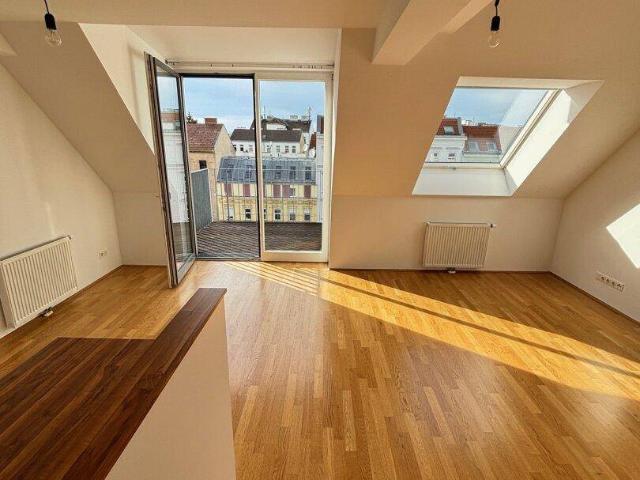 SONNIGE DACHMAISONETTE MIT BALKON in schönem ALTBAU 1100 Wien