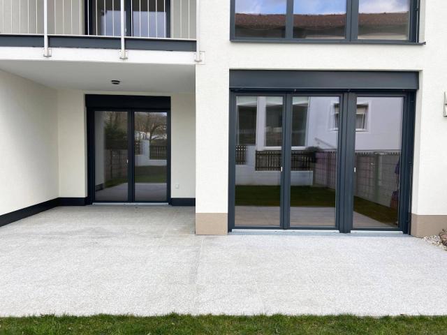 Moderne Gartenwohnung inkl. Einbauküche, Loggia und Terrasse Top B02