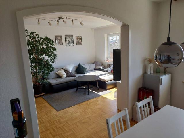 Sonnige großzügige Wohnung mit Balkon sofort frei!