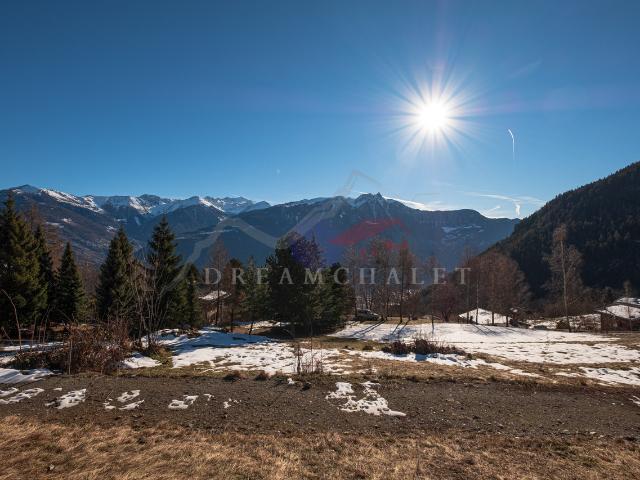 Sonnige Grundstücke für neu zu bauendes Chalet