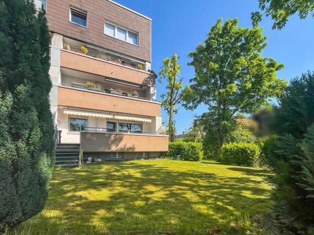 Sonnige Hochparterre Wohnung mit Garten und TG Stellplätzen in Kaarst