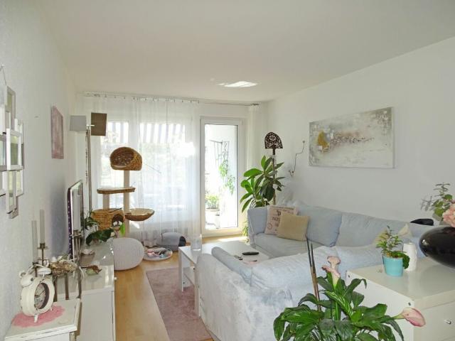Sonnige und helle Wohnperle an zentraler Lage: 4 Zimmerwohnung im 1. OG