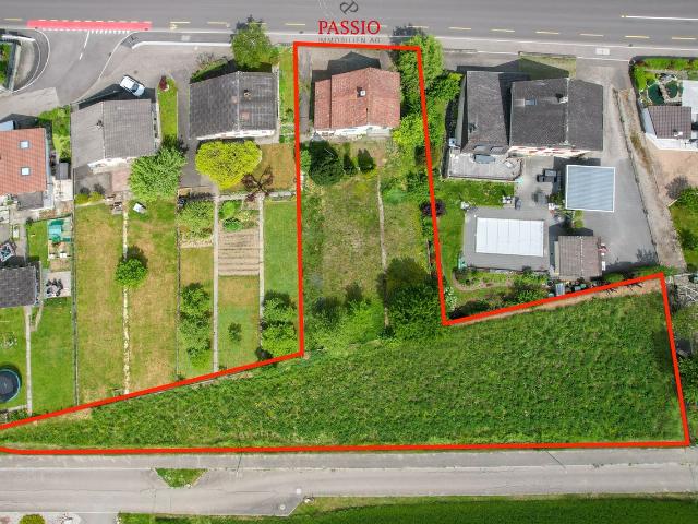 Sonnige 1’947m² Grundstücksfläche mit bestehendem Einfamilienhaus