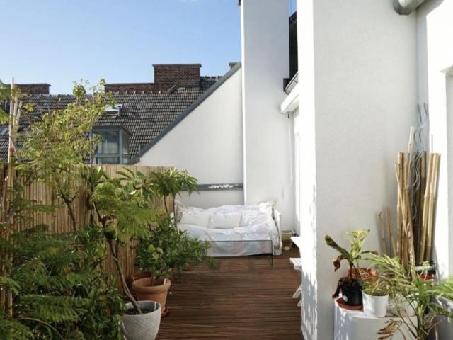 Sonnige 2 Zimmer DG Wohnung mit Terrasse in München Moosach
