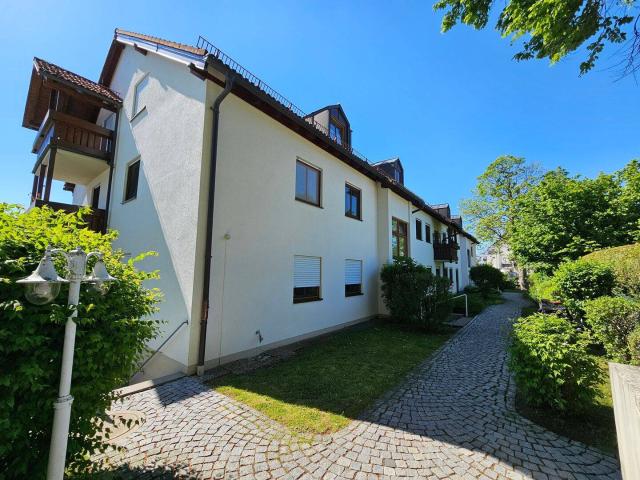 SONNIGE 3ZKB WOHNUNG in GERMERING: im EG mit GARTEN, mit 2 TERRASSEN und 2 KfZ Stellplätzen OHNE KÄUFERPROVISION !