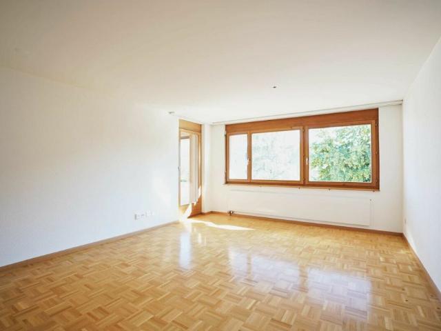 Sonnige 3.5 Zimmerwohnung mit moderner Küche und Bad