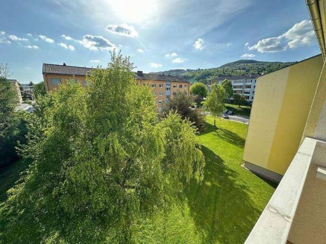 Sonnige 3 Zimmer Wohnung mit Balkon
