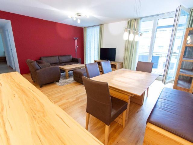 SONNIGE 3 ZIMMER WOHNUNG MIT SÜD WEST BALKON DIREKT AN DER U2 ASPERNSTRAßE