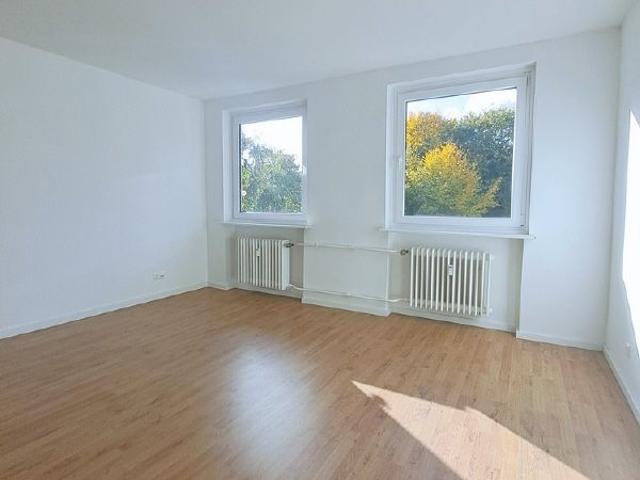Sonnige 3 Zimmer Wohnung mit Terrasse!