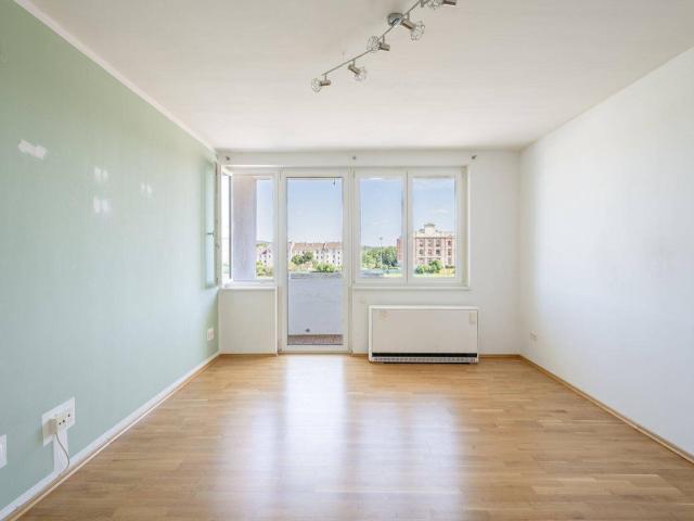 Sonnige 3 Zimmerwohnung mit Parkplatz und Kellerabteil
