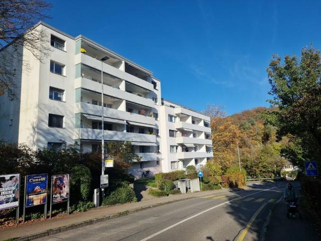 Sonnige 4.5 Zimmer Wohnung mit Balkon