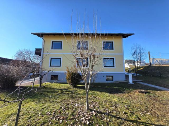 Sonniges Zweifamilienhaus in ländlicher Lage!