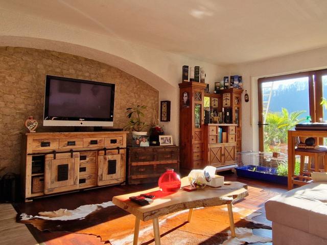 Sonniges Zuhause mit Garage und Garten in einem 2 Familienhaus
