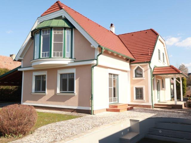 SONNIGES Einfamilienhaus mit POOL!