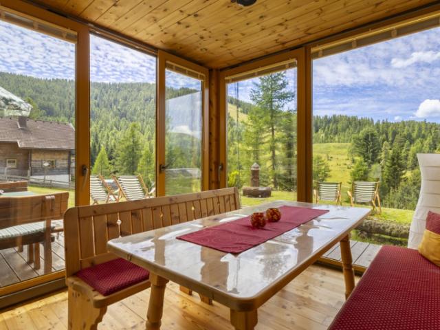 Sonniges, gemütliches Almhaus am Hochrindl nur 3 Gehminuten zur Skipiste!