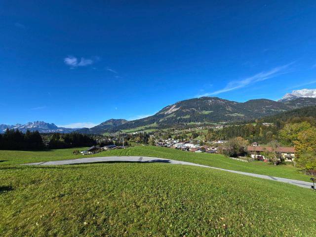 Sonniges Grundstück mit traumhaftem Bergblick