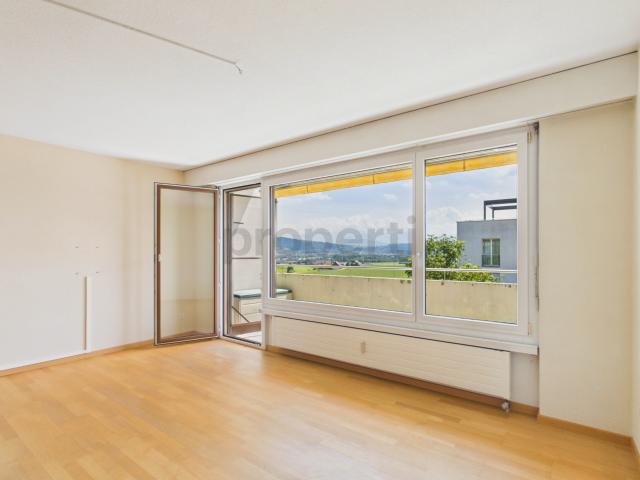 Sonniger Balkon, familienfreundliche Lage und eigener Parkplatz inklusive