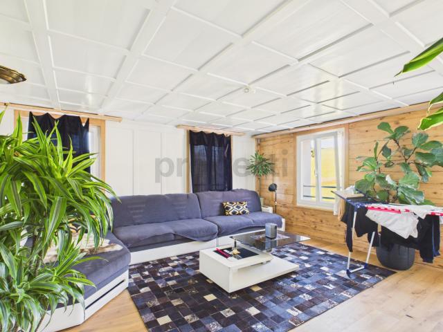 Sonniger Balkon, frisch renovierter Altbau Charme mit Bodenheizung