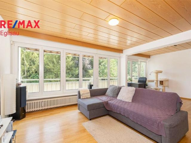 Sonniger Balkon trifft charmantes Wohnen