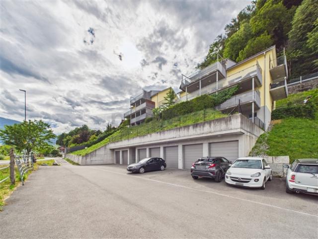 Sonniger Balkon, zwei moderne Badezimmer und barrierefreier Komfort mit Lift
