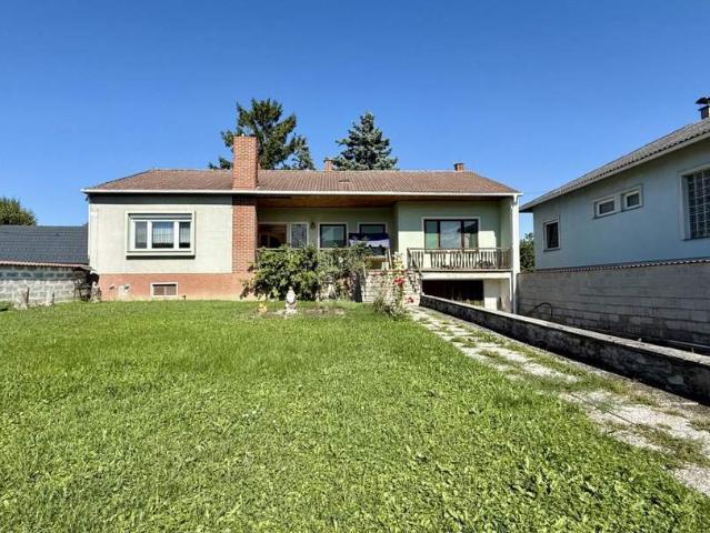 SONNIGER BUNGALOW MIT XXL KELLER UND TOP INFRASTRUKTUR