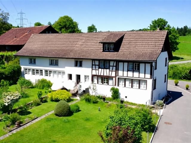 SONNIGER GARTEN UND ATTRAKTIVES AUSBAUPOTENZIAL