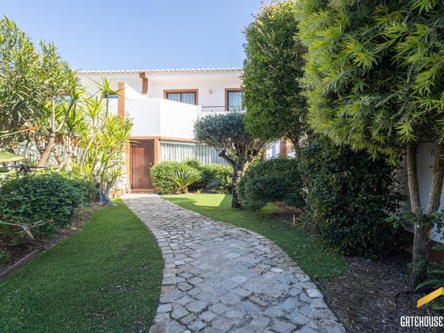 Sobrado reformado de 2 quartos à venda em Quinta do Lago, Algarve Gatehouse internacional Algarve
