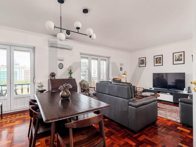 Sofisticação e Centralidade: Exclusivo Apartamento no Coração de Lisboa