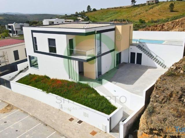 Sofisticação e Conforto: Moradia de Luxo com Piscina numa das Zonas Mais Exclusivas de Mirandela | 26064080813