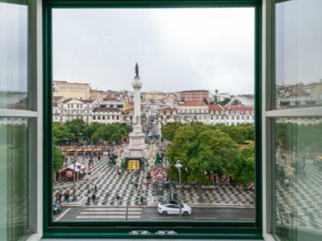 Sofisticado Apartamento T2 Novo no Rossio com Vista Privilegiada sobre Lisboa