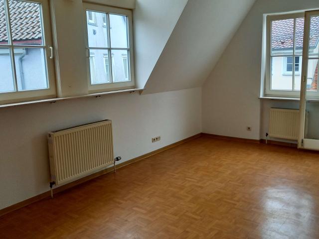 SOFORT BEZIEHBAR! WOHNEN AUF ZWEI ETAGEN 3 ZIMMER WOHNUNG MIT WINTERGARTEN MITTEN IN DER STADT