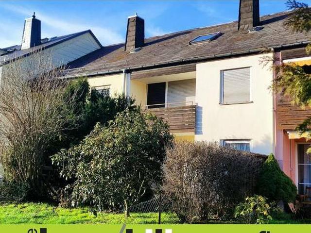 Sofort bezugsfreies Reihenhaus mit viel Potential in Hof