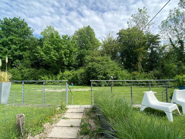 SOFORT BEZUGSFREIES RMH MIT EBK, TERRASSE UND TG STELLPLATZ AM GALGENBERG
