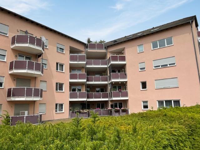 Sofort einziehen: Hochwertig kernsanierte Wohnung mit Balkon & Tiefgarage