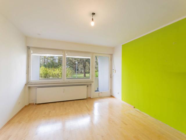 Sofort einziehen und wohlfühlen: Praktische 4 Zimmerwohnung mit Loggia und Keller