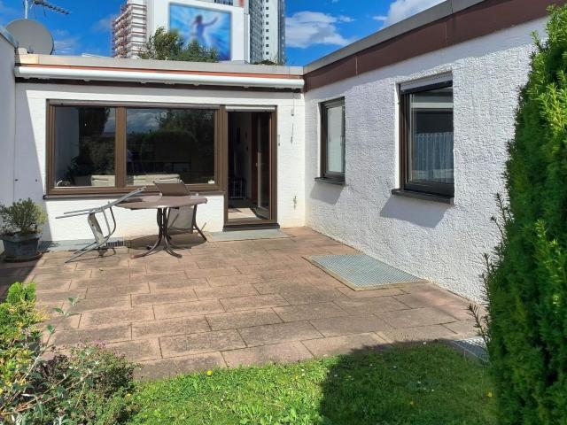 Sofort freier Einfamilien Winkelbungalow mit Garten, Terrasse und Garage in attraktiver Lage!