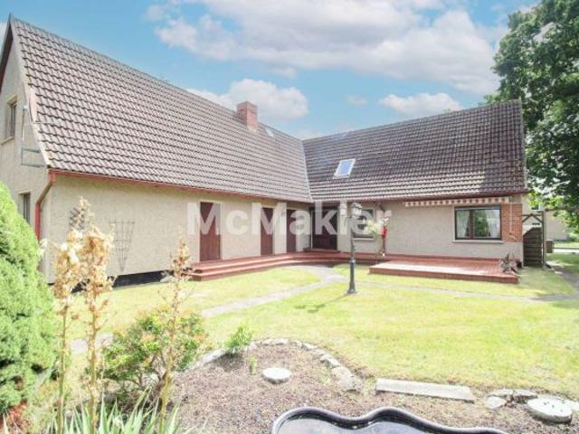 Sofort wohlfühlen: 6 Zi. EFH mit Garten, Garage und 2 Carportstellplätzen in Fuhlendorf