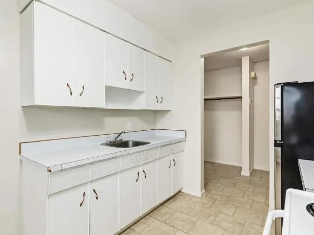 Soho Manor 2 Bedroom Apartment for Rent at 10003 62 St Nw, Edmonton, AB T6A 2L6 Terrace Heights