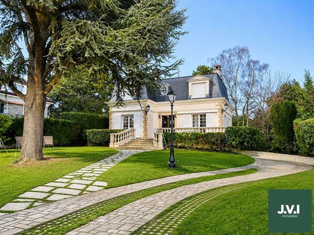 Soisy sous Montmorency. Élégante maison familiale à deux pas du
